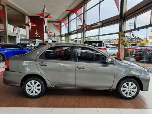 Imagem 4 de 12 de Etios 1.5 X Plus Sedan 16v Flex 4p Automático