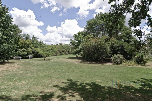 Casa En Venta En Martindale - Con Vista A Cancha De Polo-