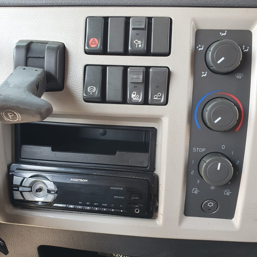 Imagem 11 de 15 de Volvo Vm330 Bitruck 4º Eixo No Chassis 2015 Vm 330
