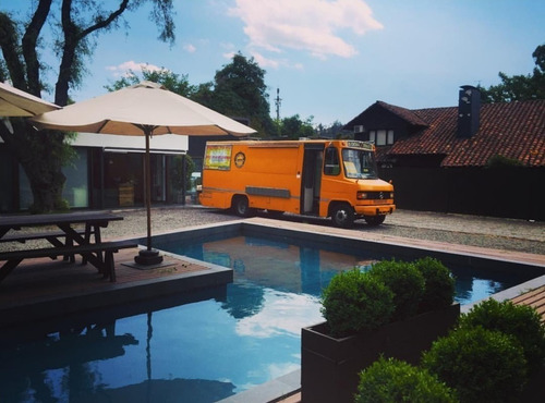 Imagen 7 de 9 de Hermoso Foodtruck Mercedes Benz Lo812