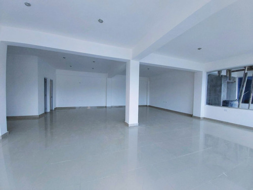 Local Comercial En Alquiler En Avenida Barceló De Bávaro, Punta Cana, 1er Nivel