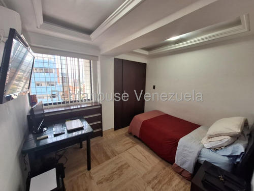 Penthouse En Venta Inm Si Eres De Gustos Exigentes Y Lo Que Buscas Es Amplitud Y Comodidad Te Invito A Conocer Este Hermoso Ph Ubicado Los Mangos, Calle Cerrada Con Vigilancia 24h. Valencia 25-19724