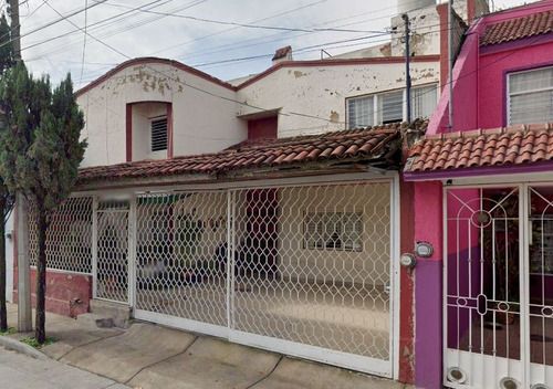 Casa Con Excelente Ubicación En Francisco C. Morales, Echeverría, Guadalajara, Jal. Arf