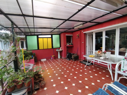 Dos Casas En Gran Terreno Barrio Residencial