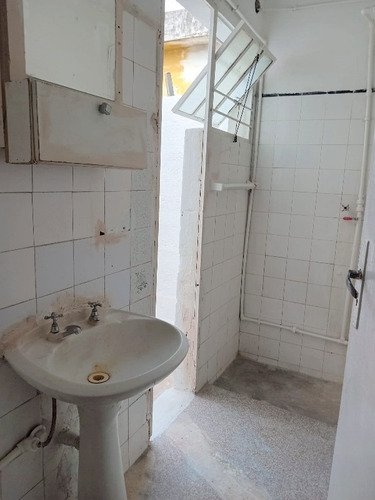 Imagen 11 de 14 de Venta Apartamento Un Dormitorio Y Medio Super Oferta, Locomoción En La Puerta