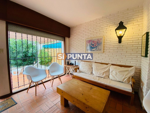 Imagen 2 de 13 de Casa En Venta A Metros De La Posta De Tres Dormitorios