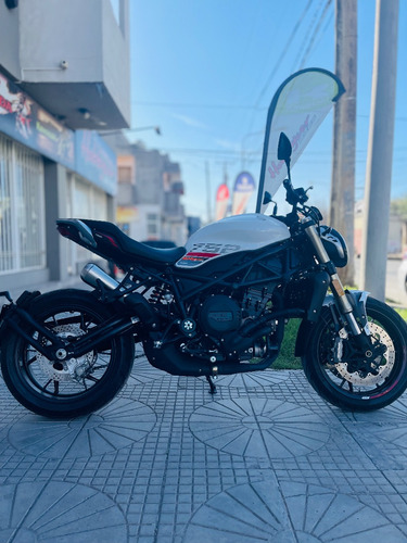 Benelli 752s Naked