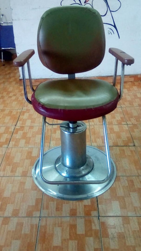 Imagen 1 de 3 de Silla Para Barbería O Peluquería, Usada, En Buen Estado