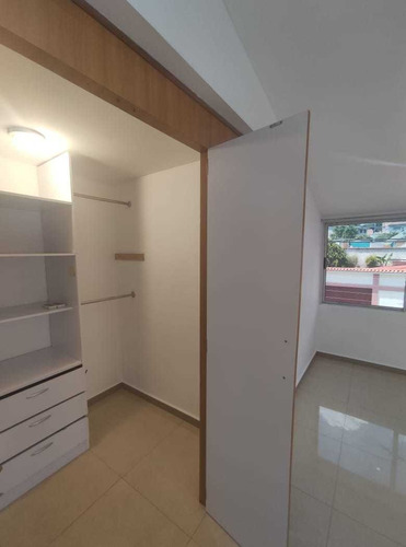 Townhouse En Alquiler El Castaño Maracay