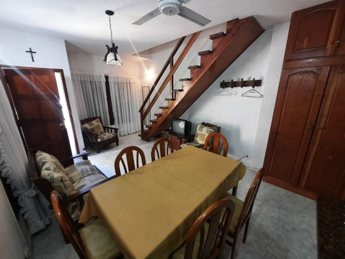 Amplio Triplex Con 4 Habitaciones 2 Baños Y Cochera A Dos Cuadras Del Mar