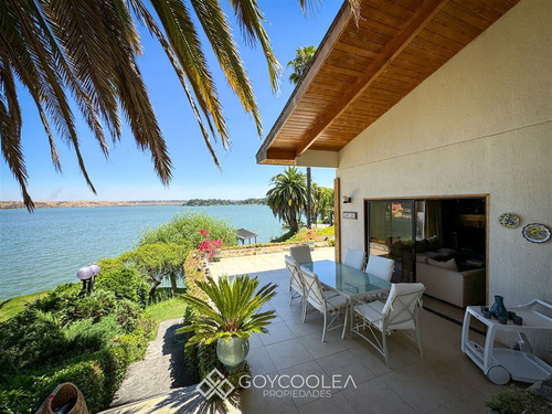 Casa En Venta De 4 Dorm. En Las Cabras