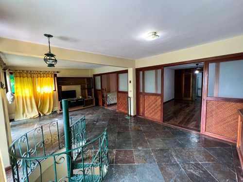 Casa Dois Andares 140 M/q Dentro De Clube Em Meio A Floresta
