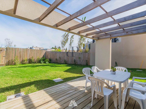 Casa De 3 Dormitorios En Venta En Huertas De Los Horneros
