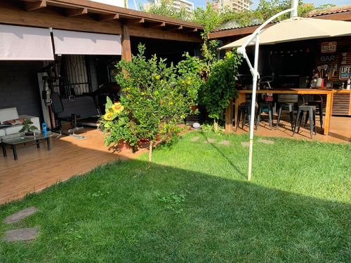 Se Vende Negocio Funcionando Con Casa Grande, Metro Mirador