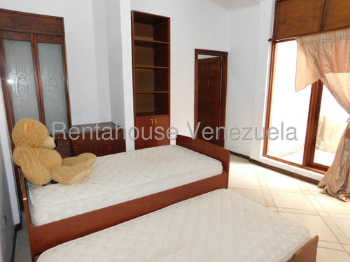 Maria E. Vende Negociable !! Esta Casa No Solo Es Un Hogar, Sino Una Oportunidad De Crecimiento Y Valor A Largo Plazo!!, Con Una Cálida Piscina, En Parroquia Catedral, Lara#25-11394*