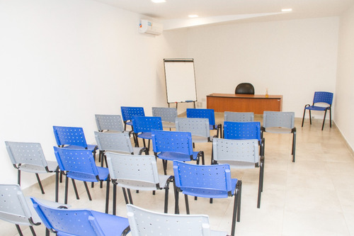 Ph, 2 Consultorios, 2 Gabinetes, Un Gimnasio De Rehabilitaci