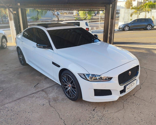 Jaguar Xe 2.0 16v Ingenium P250 Gasolina Landmark 4p