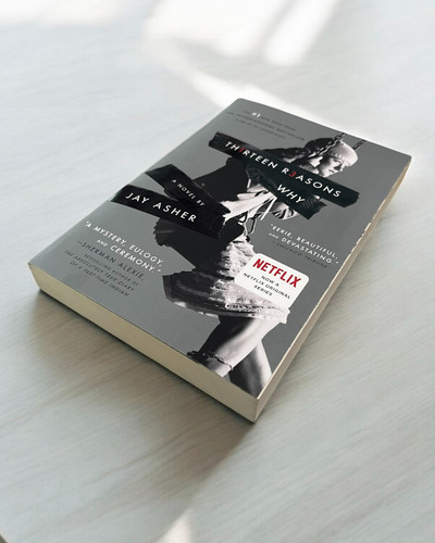 Libro 13 Reasons Why - Por 13 Razones - Ingles Pasta Suave