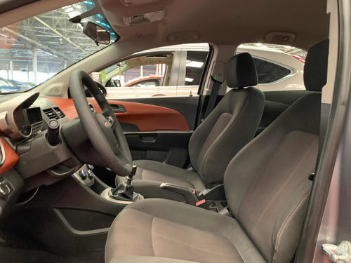 Imagen 8 de 12 de Chevrolet Sonic A Std 5 Vel Ac 2012