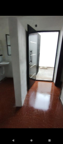 Casa En Venta - 2 Dormitorios 1 Baño - 200mts2 - Florencio Varela