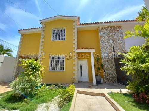 Amp, Mls #23-26095 Vende Townhouse En Zona Norte 