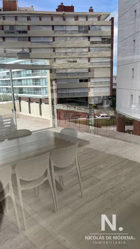 Vende Apartamento De 2 Dormitorios En Brava Punta Del Este