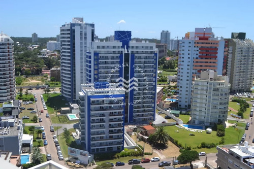 Alquiler Anual 2 Dormitorios Con Vista Al Mar En Playa Brava, Punta Del Este