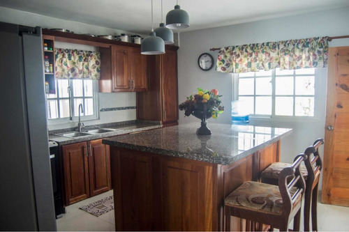 Imagen 6 de 14 de Espectacular Casa De Dos Niveles 829-270-1316