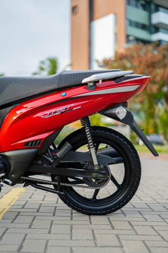 A Jet 125ss 2025 Preta Com O Banco Marrom.