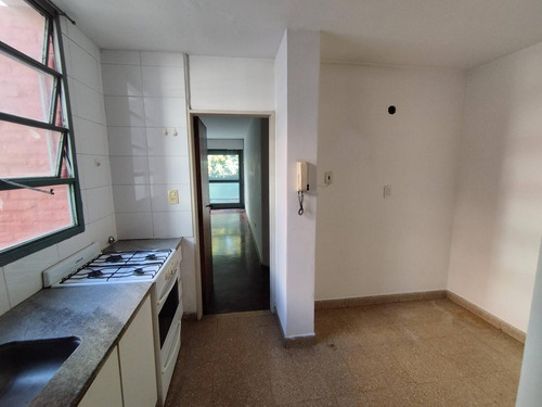Departamento De 2 Dormitorios Con Balcón Al Frente