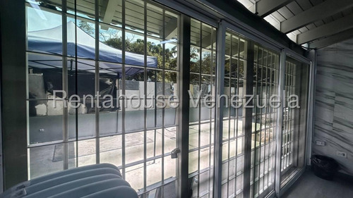 Alquiler De Casa Para Uso Comercial En Chuao Cl 25-11603