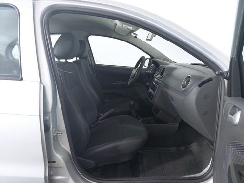 Imagem 12 de 15 de 149330 - Volkswagen Voyage 2016 Com Garantia