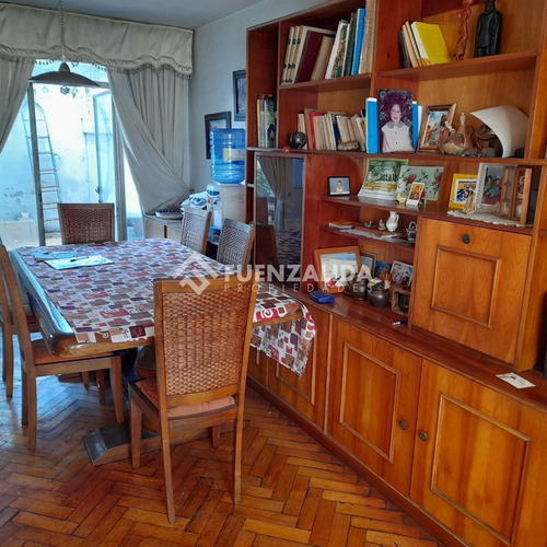 Casa En Venta De 5 Dorm. En Ñuñoa