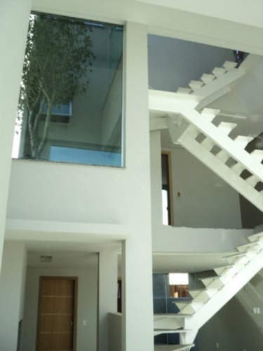 Casa Em Aberta Dos Morros Com 3 Dormitórios - Mi8665