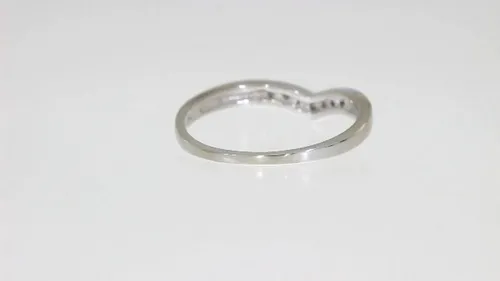 Anillo De Oro Blanco De 10k Con Diamantes En Diseño Chevron