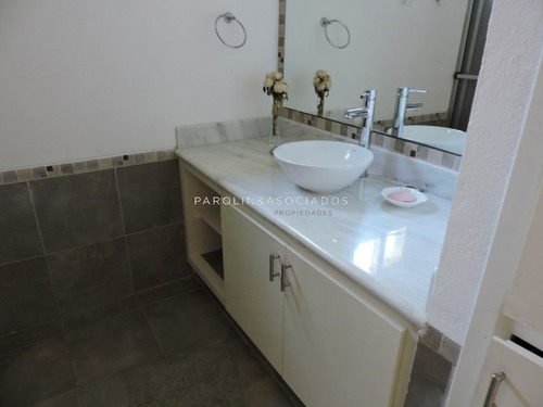 Casa De 3 Dormitorios En La Barra, Punta Del Este- Ref: 2915