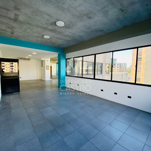 En Alquiler Oficina De 186m2 A Estrenar, C.c. Naraya, Piso 3. Alta Vista Pto. Ordaz.