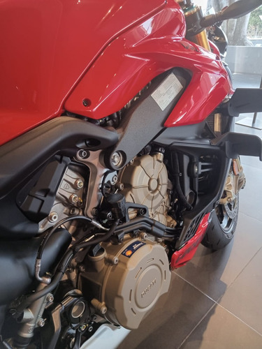 Ducati Streetfighter V4s