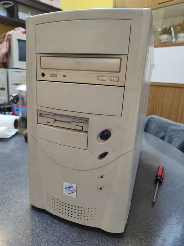 Pc Antigua Intel Celeron 667mz 128kb / 176mb Ram Sin Rigido (Usado)