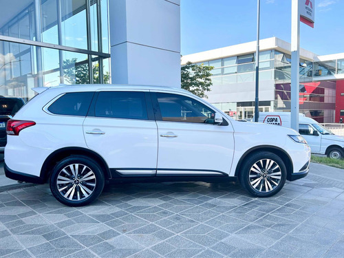 Imagen 2 de 15 de Mitsubishi Outlander 2020 2.4 Gls 169cv