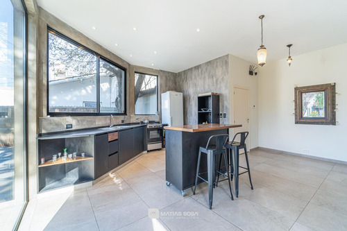 Venta - 2 Casas Con Gran Parque Y Pileta - Zona Pompeya
