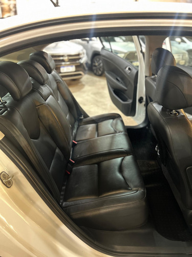 Peugeot 408 2.0 Feline 143cv