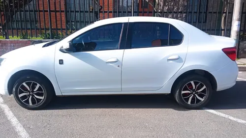 Renault Logan 1.6 Privilege / Intens