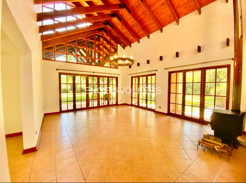 Arriendo, Casa En Excelentes Condiciones, Lindo Jardin