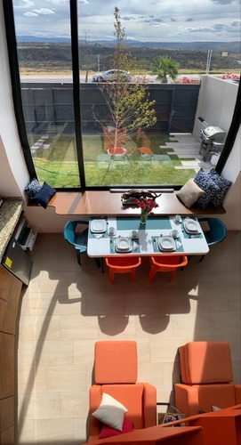 Imagen 4 de 18 de Se Vende O Renta Loft Con Vista Espectacular Al Valle En Cor