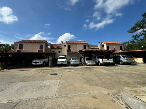Venta Townhouse Res. Altos De Monte Alegre Country. Urb. Tazajal - Dl