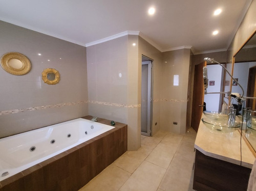 Casa En Venta En Calle Colina Vista Hermosa Las Condes