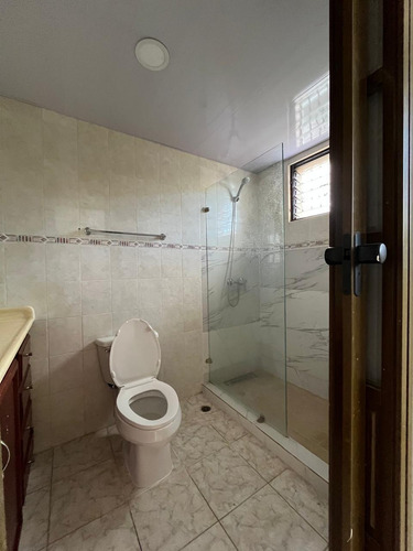 Apartamento En Alquiler En La Zona De Alma Rosa I