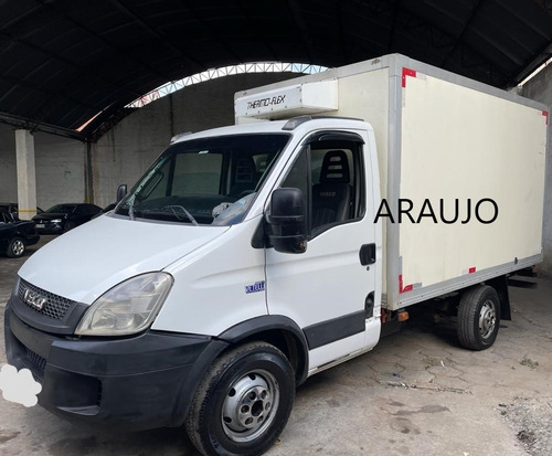 Imagem 2 de 8 de Iveco Daily 35s14 2015