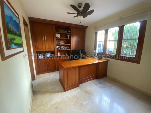 Casa En Venta En Santa Paula Calle Cerrada Casas En Caracas Angela Tochon